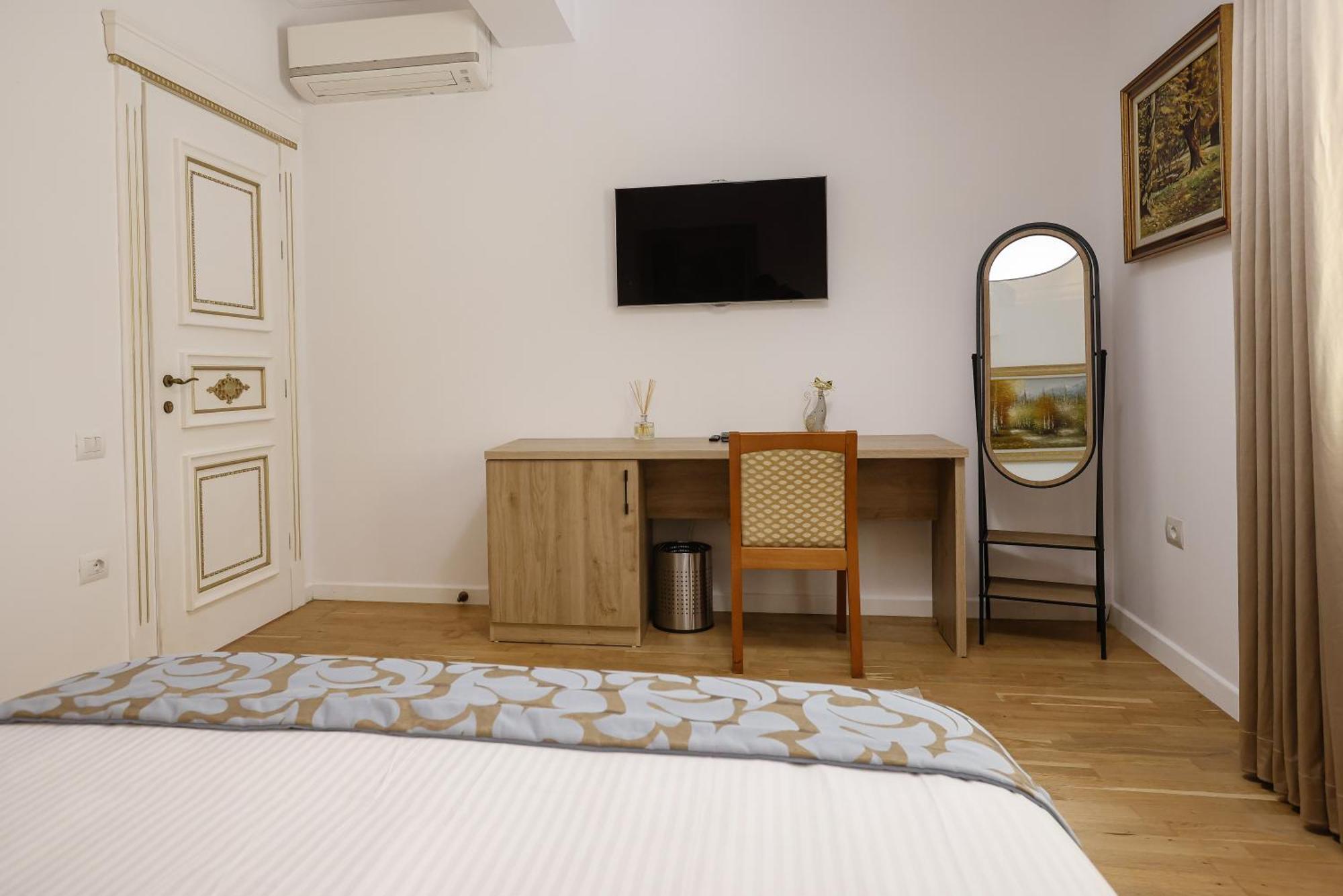 Vila Ferdinand Modern Rooms In Tirana'S Center Room photo